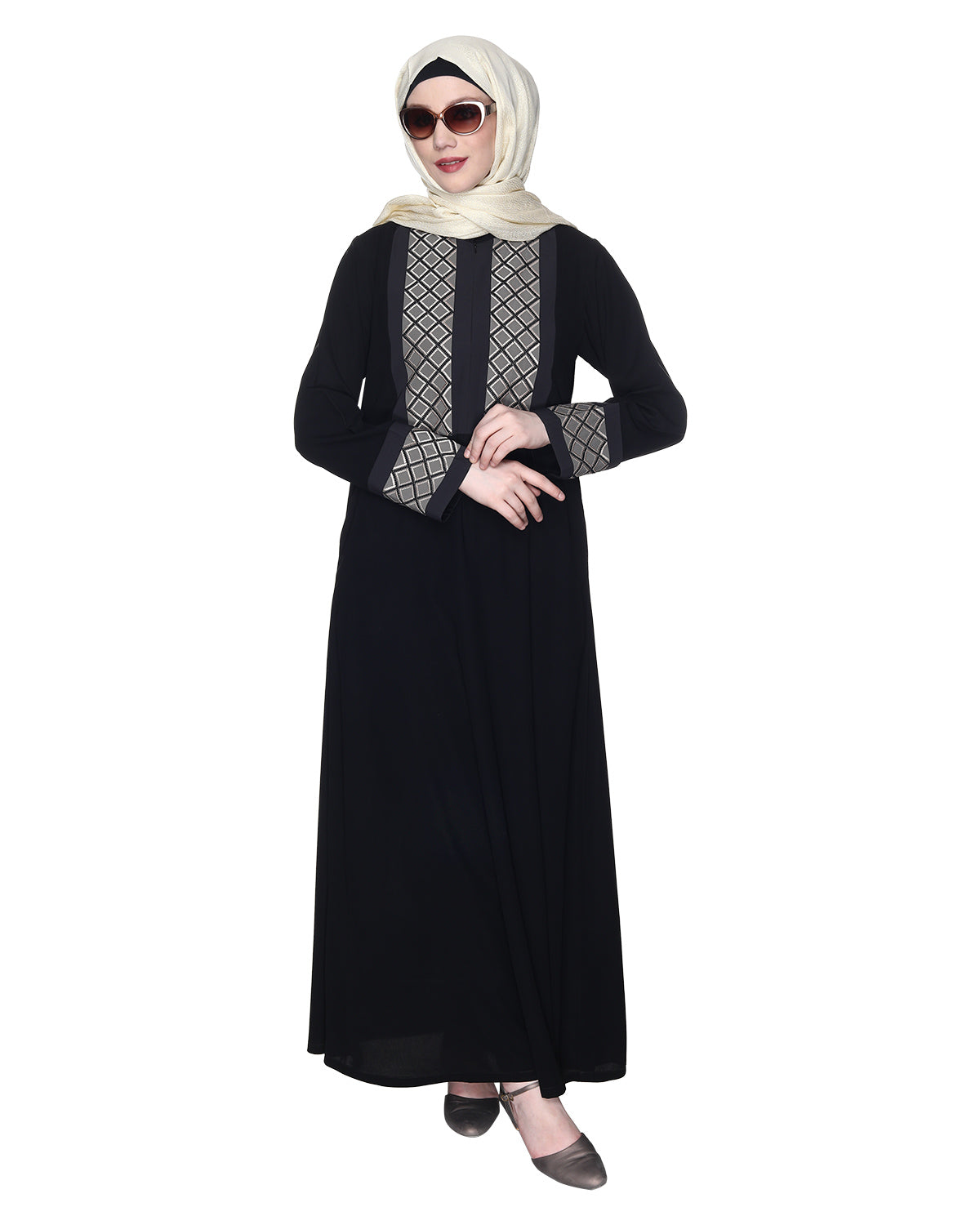Magnificent Abaya With Gleaming Yolk And Sleeves Black