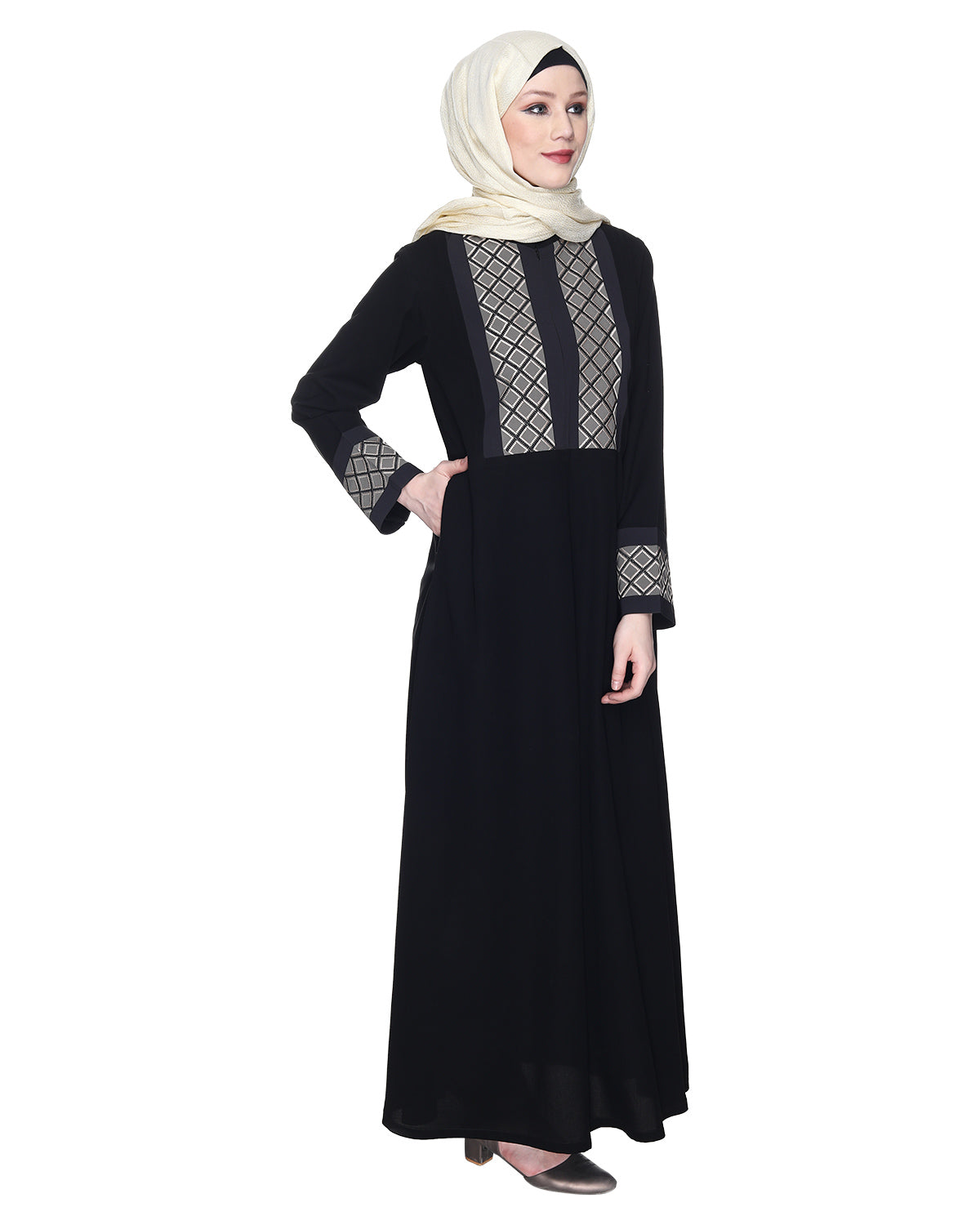 Magnificent Abaya With Gleaming Yolk And Sleeves Black