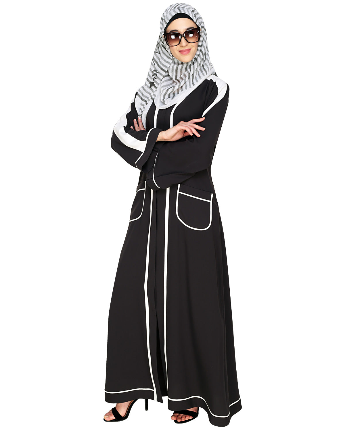 Pocket Dubai Style Abaya with Black detailing Black